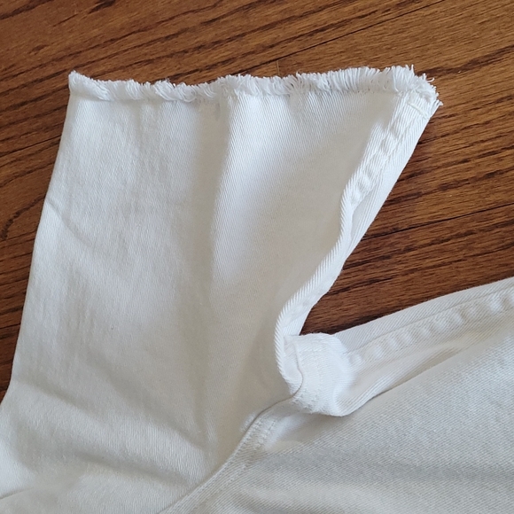 White Denim Plus Size 32W Jean Jacket with Metal Rivet Closure - Picture 6 of 11